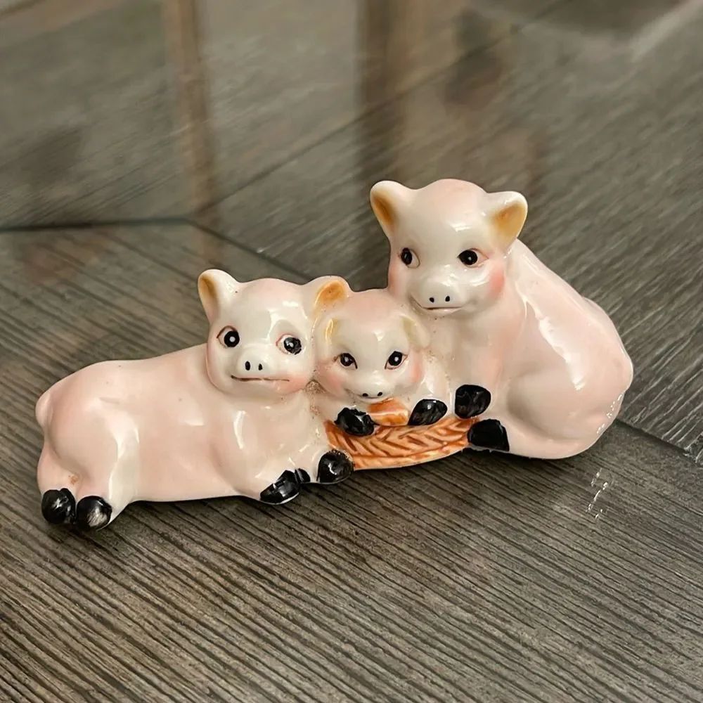Vintage Family of Pigs Ceramic Figurine